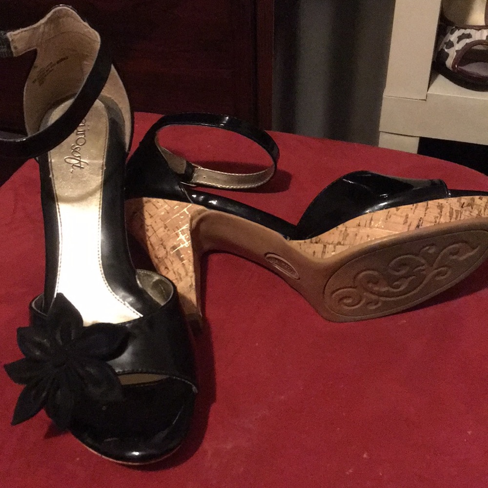 Black patent leather shoes by soffit. Size 9m